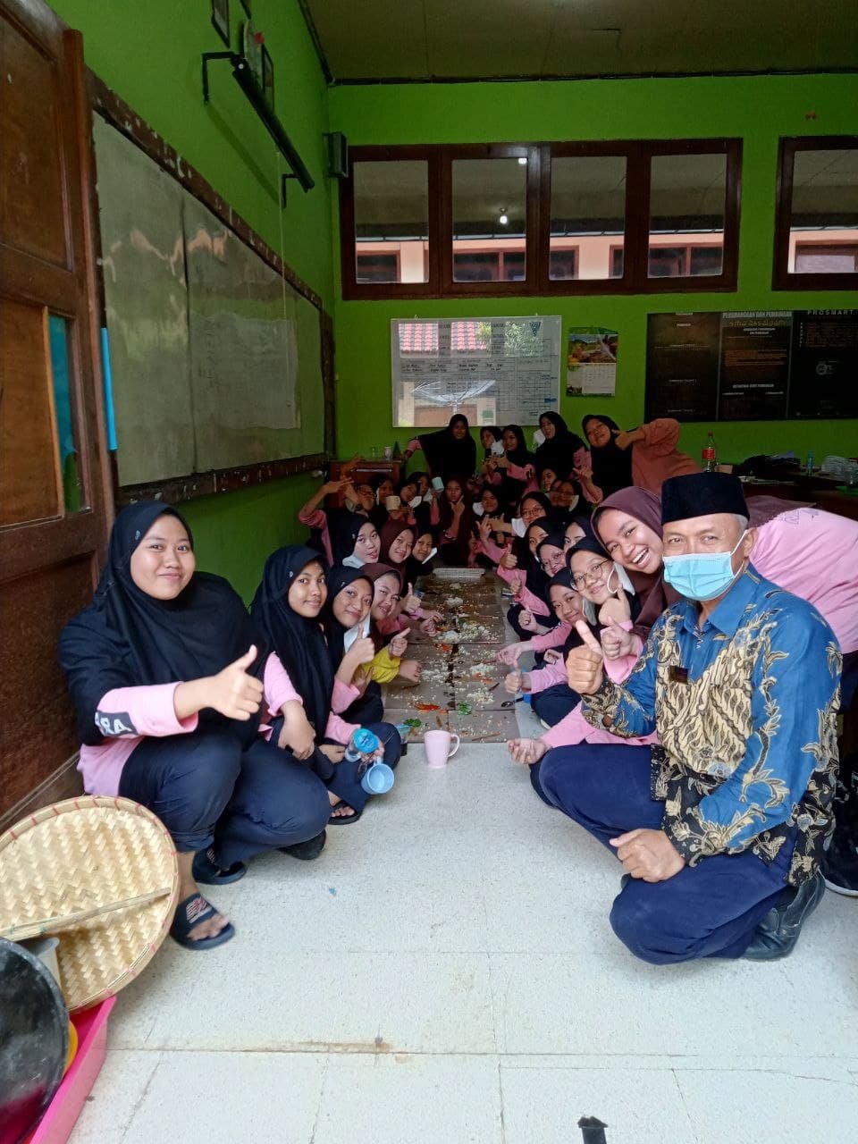 Menjelang Penilaian Tengah Semester 2sma Assalaam Adakan Cooking Class